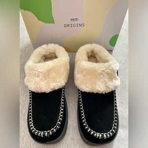 Earth Origins Women’s Sz 6 Black Run About Raine Faux Fur Lined Slippers New/box